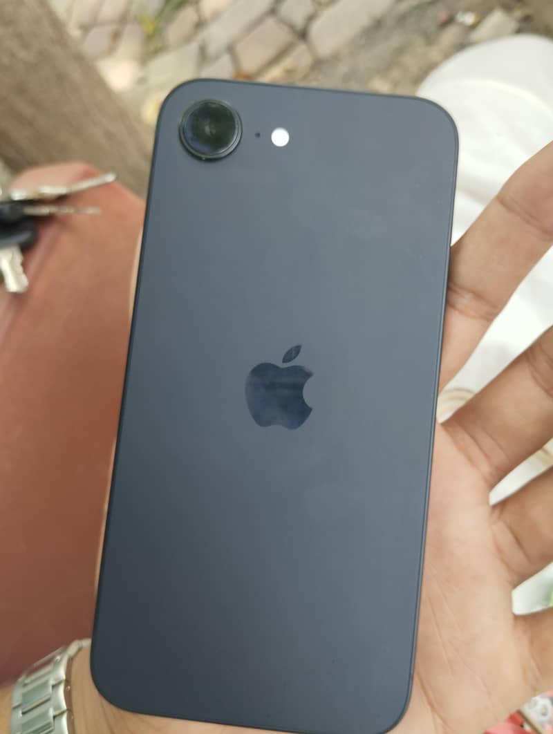 iPhone 16e 0