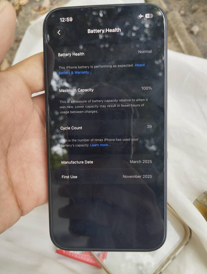iPhone 16e 1