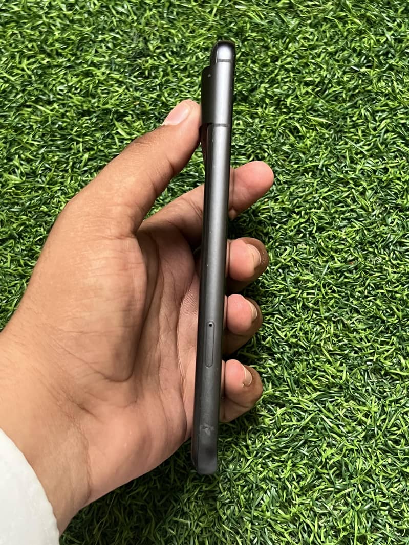 Google Pixel 8 4