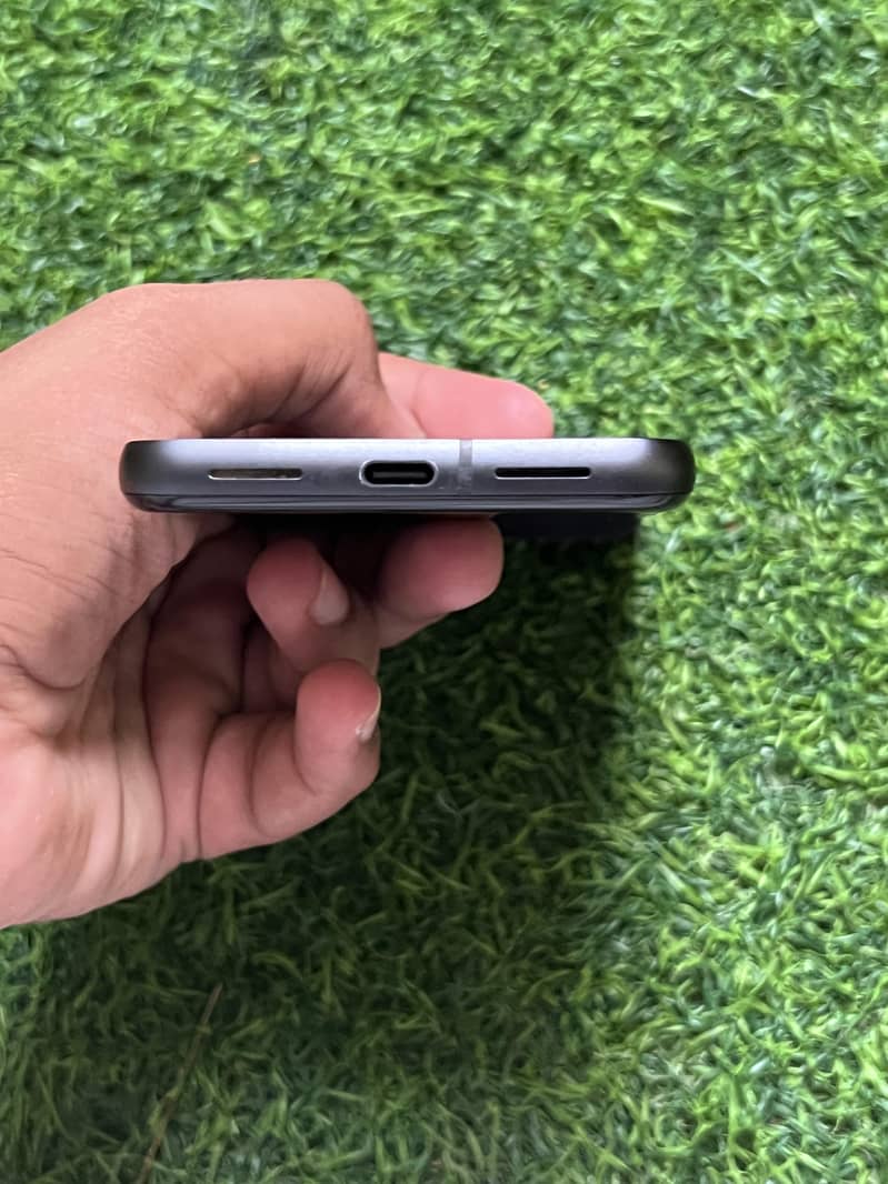 Google Pixel 8 5