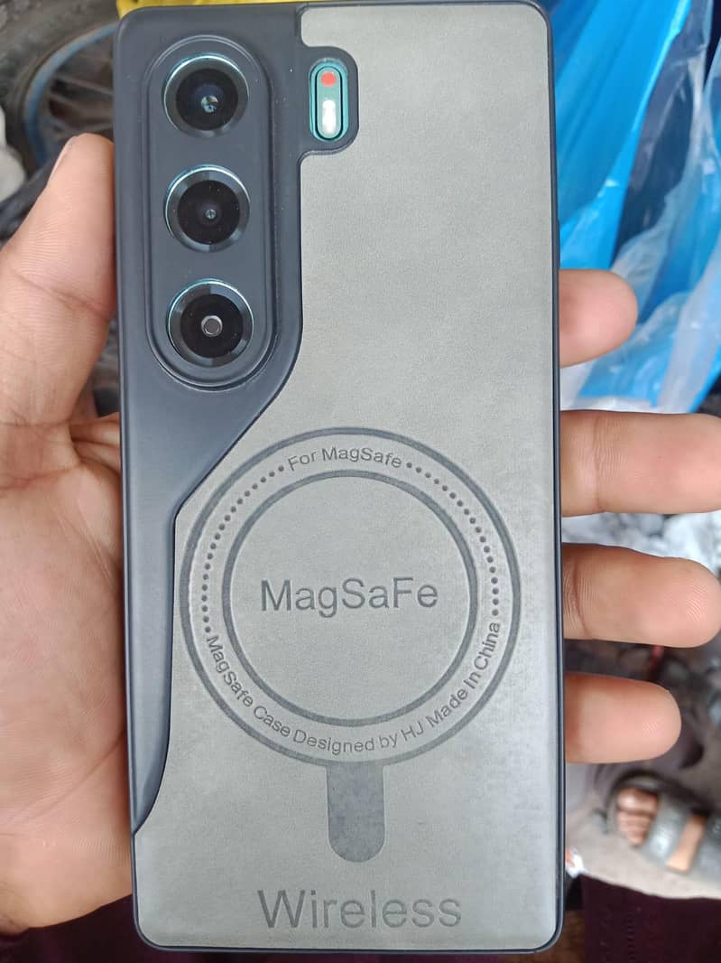 Tecno CAMON 40 1