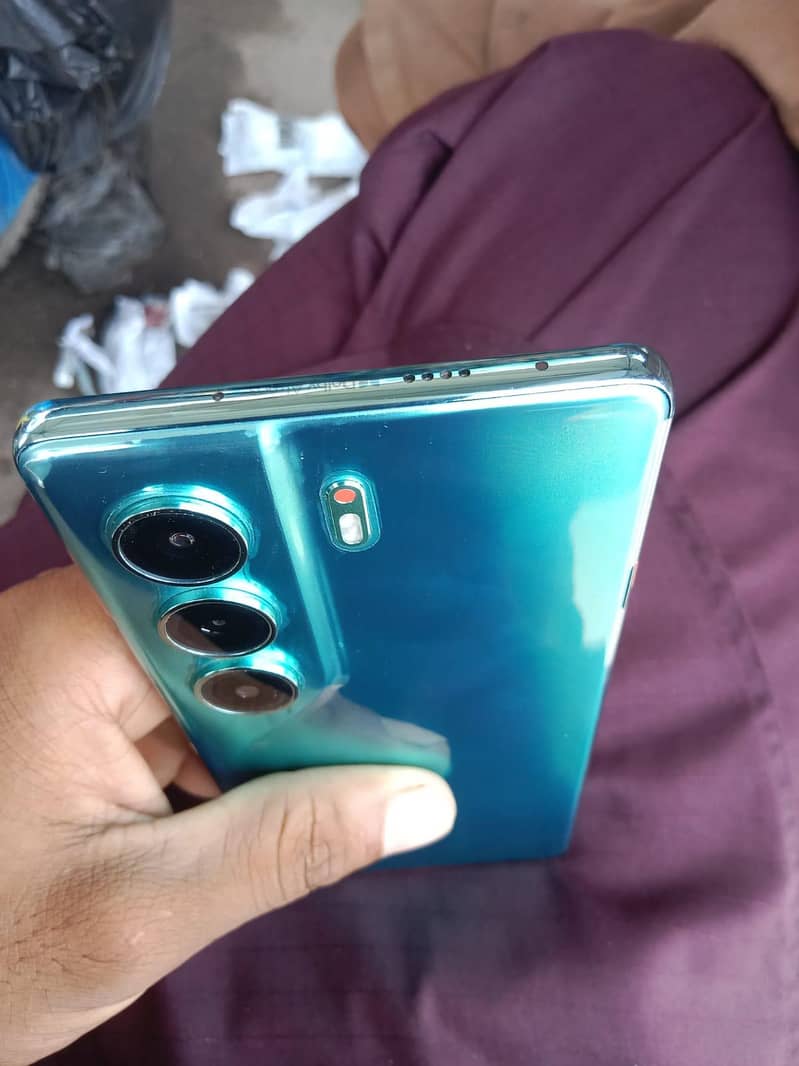 Tecno CAMON 40 2