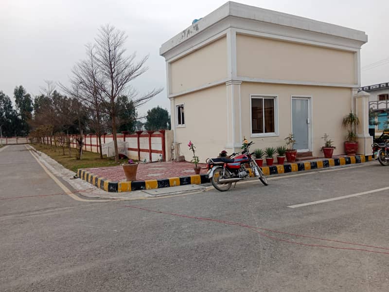8 MARLA PLOT AVAILABLE 14