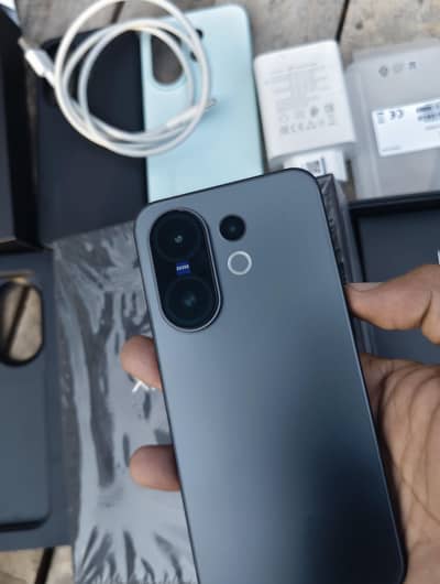 Vivo X200 FE lush condition 10/10 within 06 months warranty