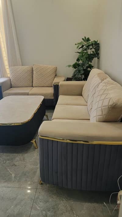 Complete sofa Set 3 2 1 with Table brand new