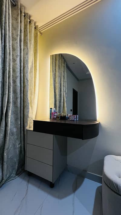 Dressing table - vanity with mirror