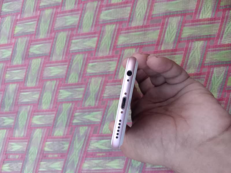 Apple iPhone 6S 4