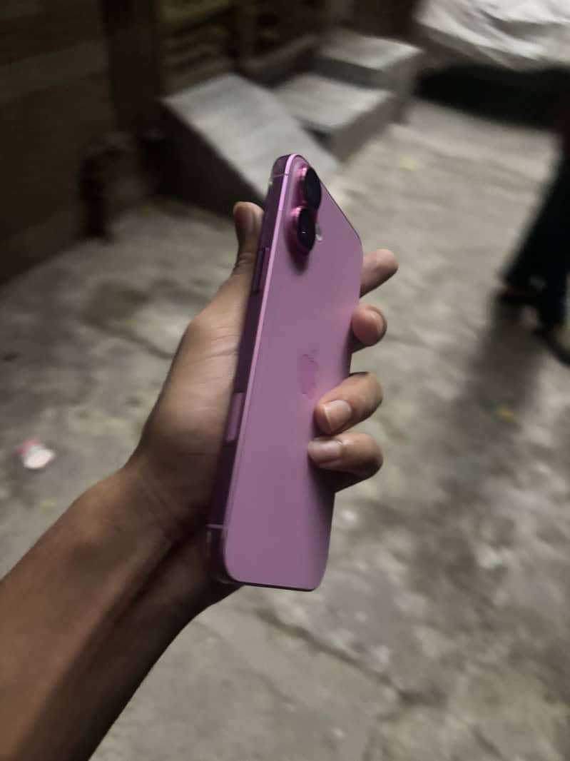 Apple iPhone 16 Plus 1