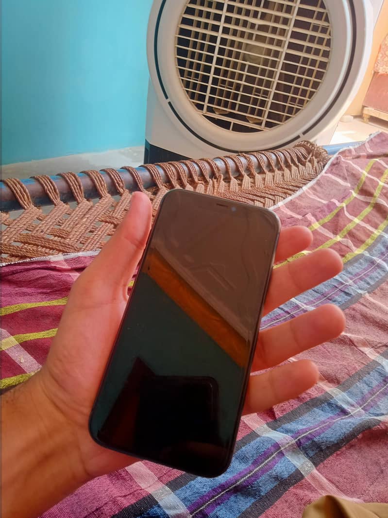 Apple iPhone 11 0