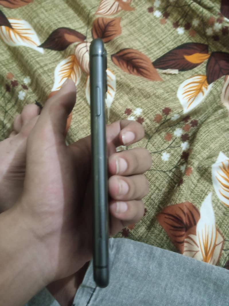 Apple iPhone 11 2