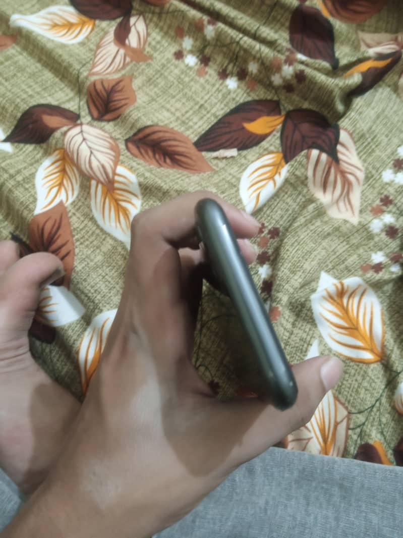Apple iPhone 11 5