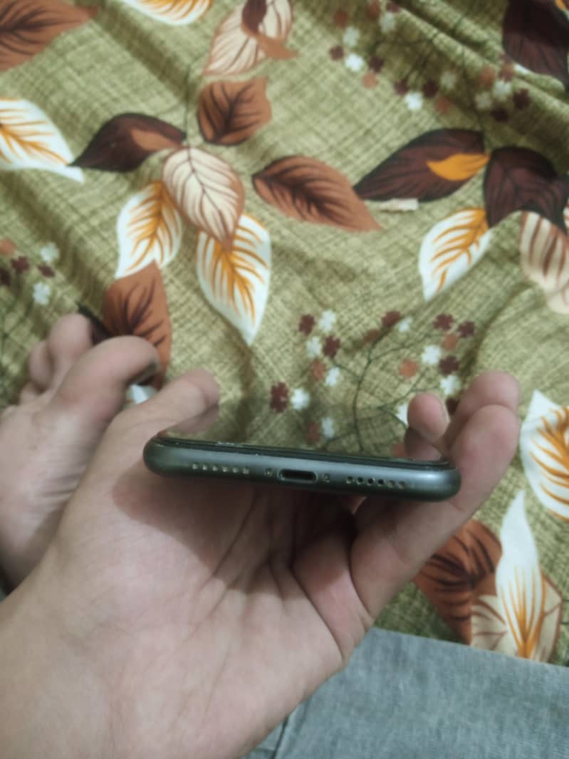 Apple iPhone 11 6