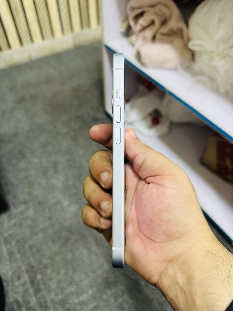 Apple iPhone 15 2