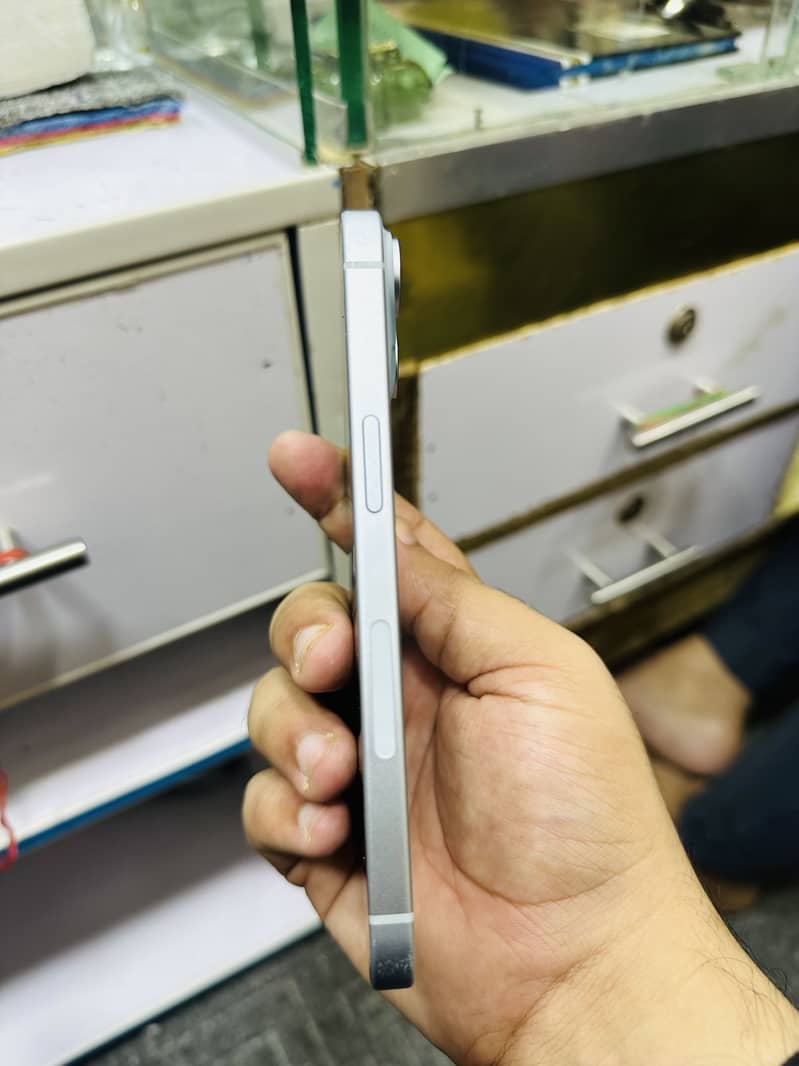 Apple iPhone 15 3