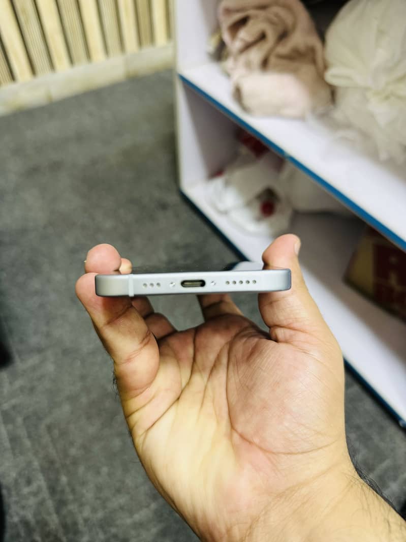 Apple iPhone 15 4