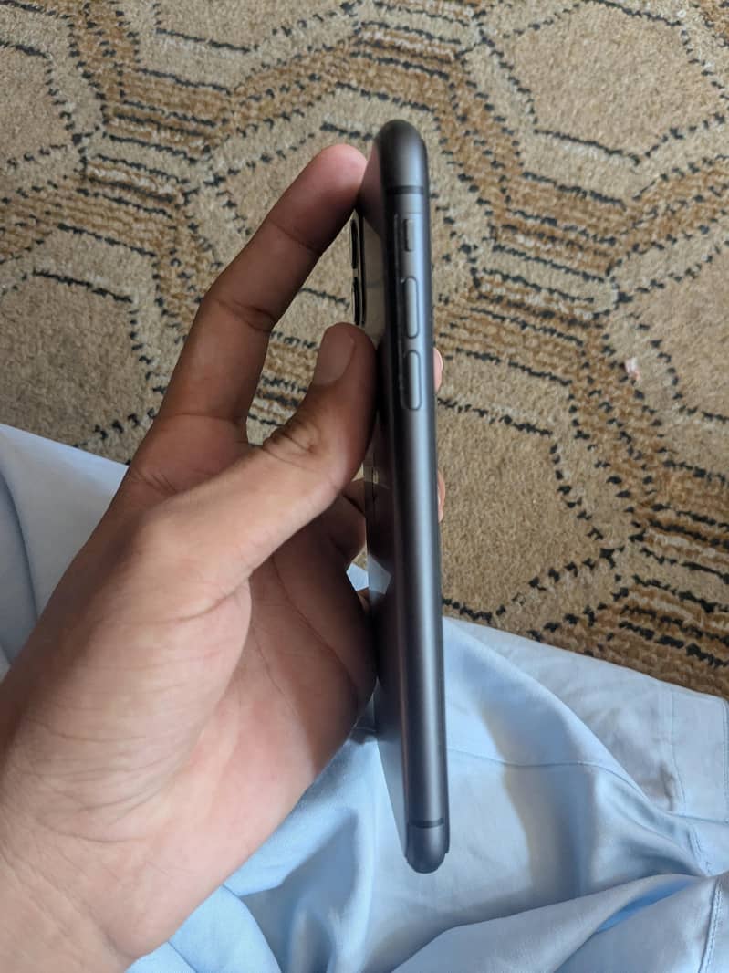 Apple iPhone 11 3