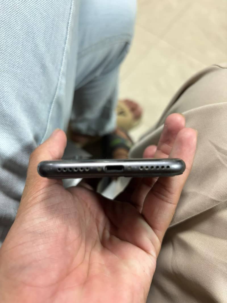 Apple iPhone 8 3