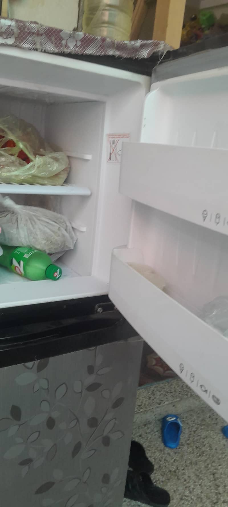 Medium sized fridge 1
