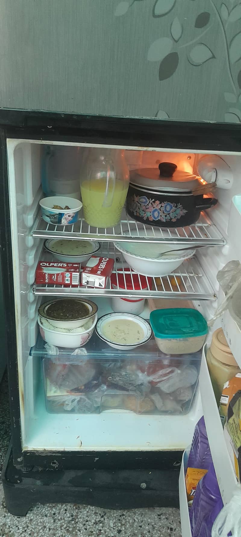 Medium sized fridge 4