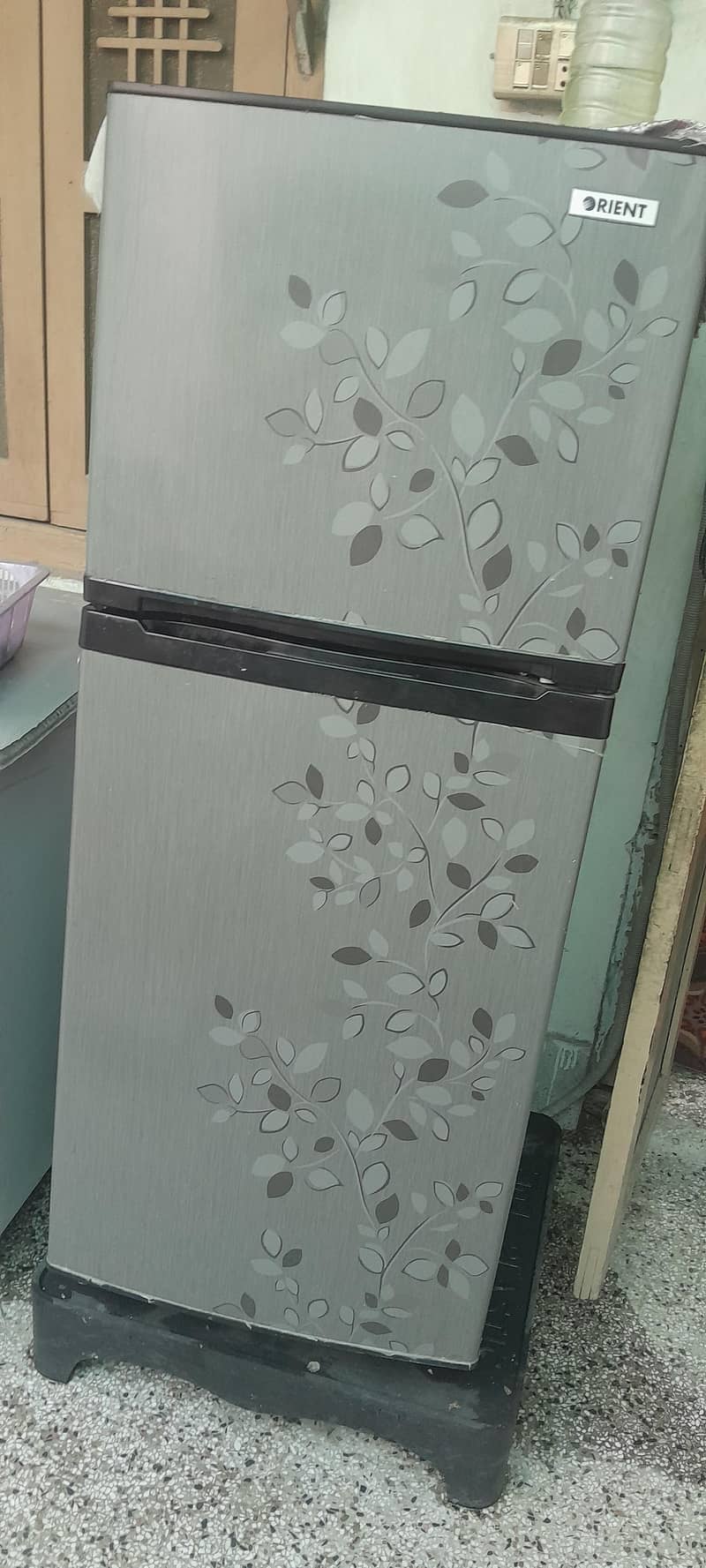 Medium sized fridge 5