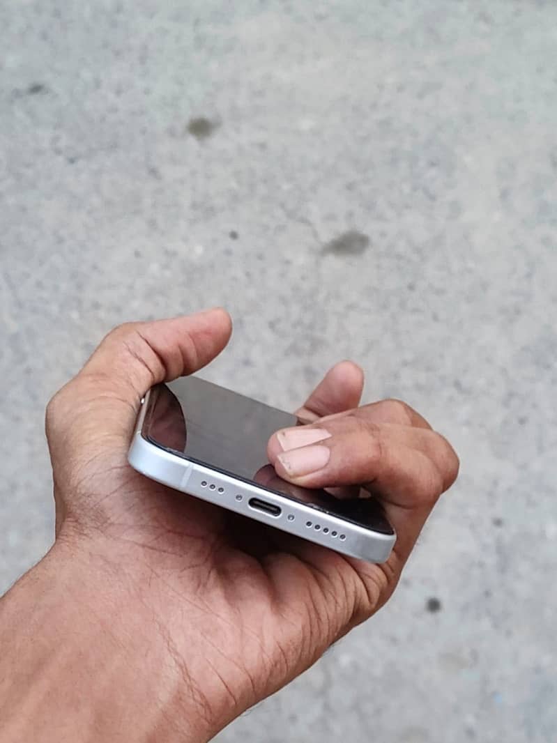 Apple iPhone 15 2