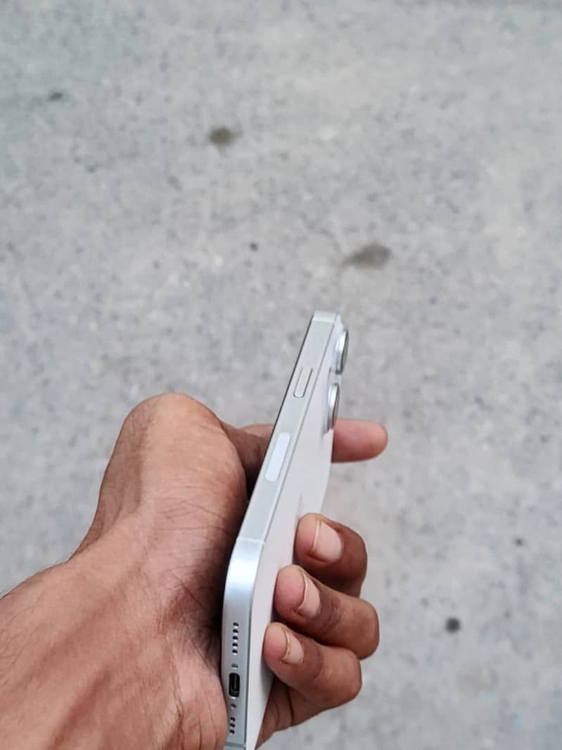 Apple iPhone 15 5
