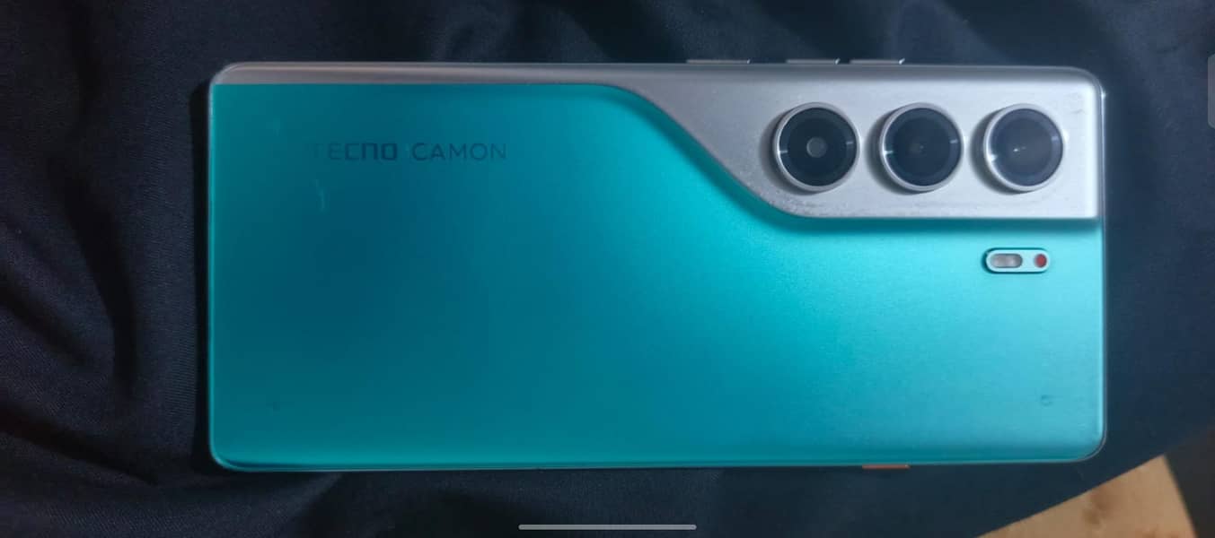 Tecno camon 40 pro 0