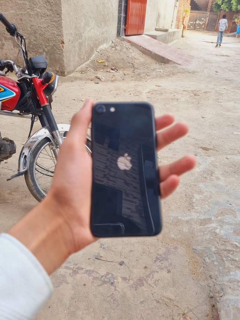 Apple iPhone SE 0