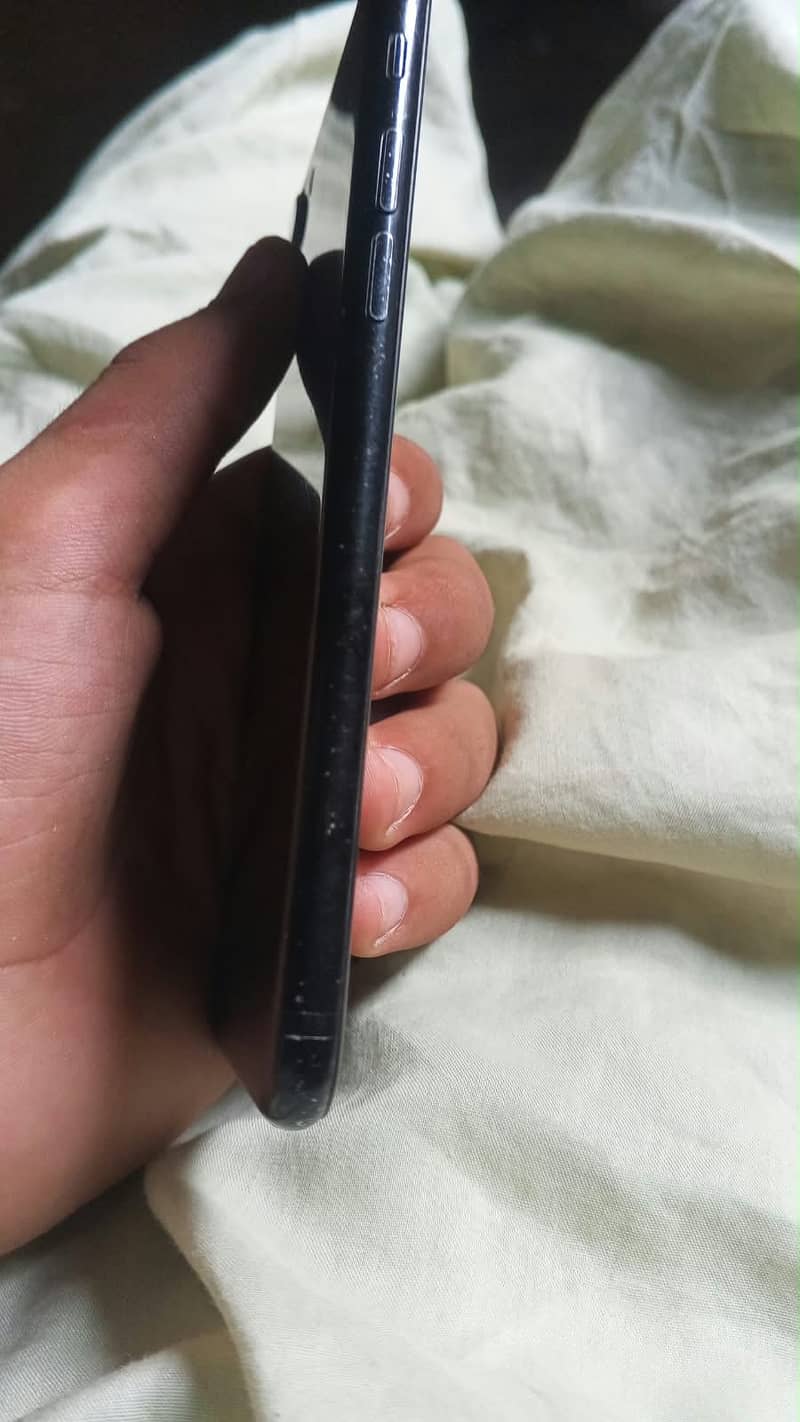 Apple iPhone 7 0