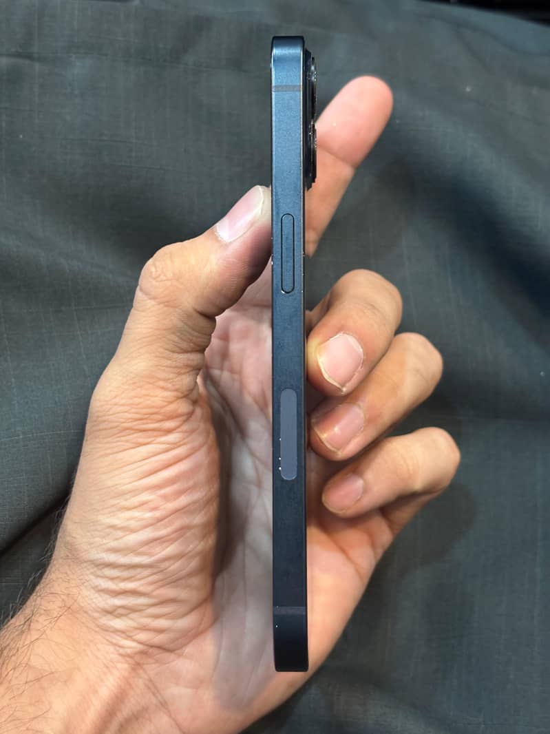Apple iPhone 13 2