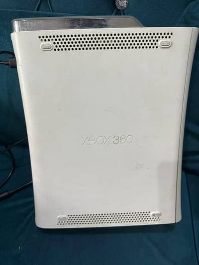 Xbox 360 8/10 condition with heavy games