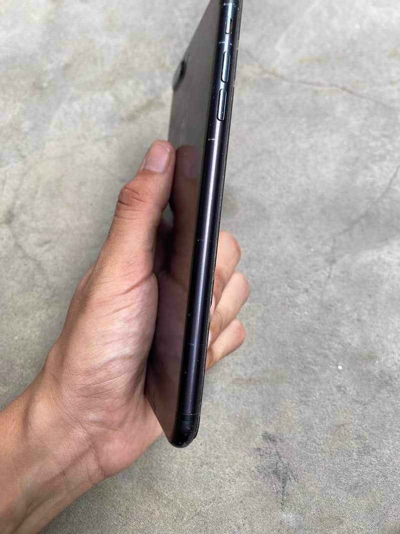 Apple iPhone 7 Plus 1