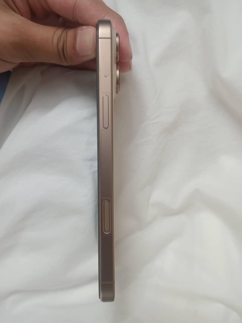 Apple iPhone 16 Pro Max 3