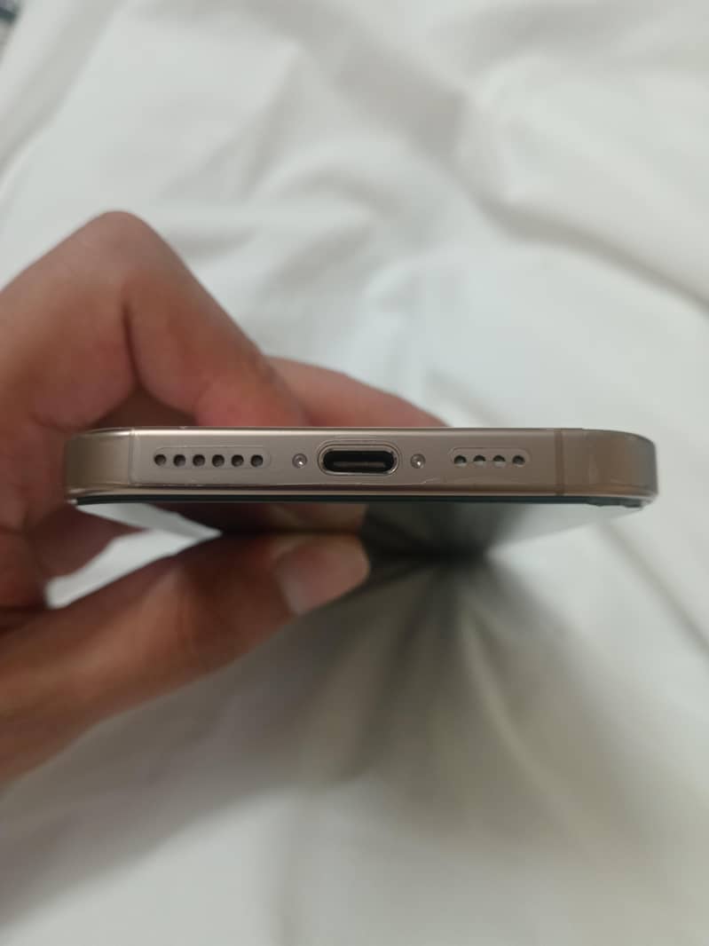 Apple iPhone 16 Pro Max 5