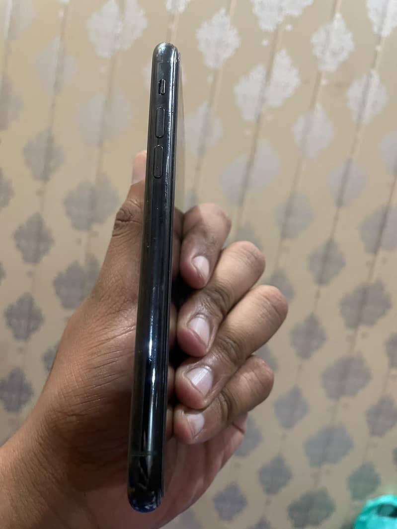iPhone 11 Pro 2