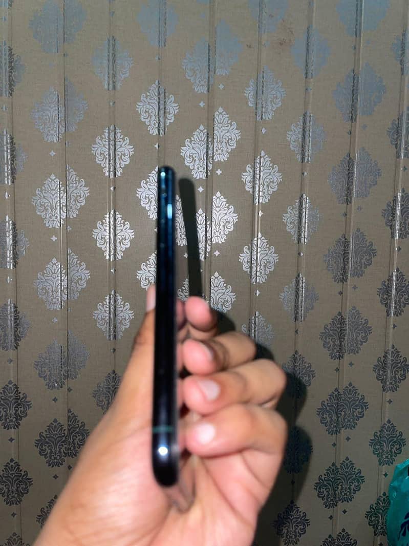 iPhone 11 Pro 4