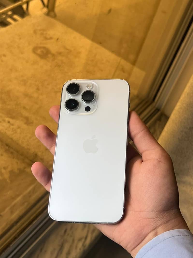 Apple iPhone 14 Pro Max 0
