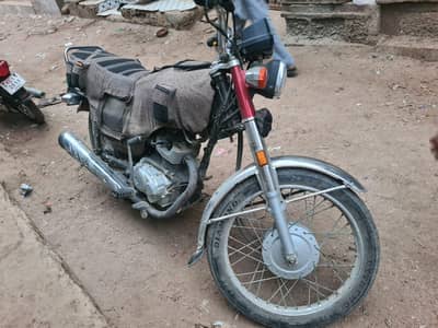 Honda 125 karachi number saaf condition no anywork full genuine
