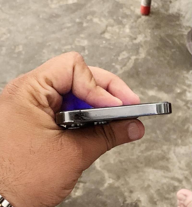 Apple iPhone 12 Pro Max 4