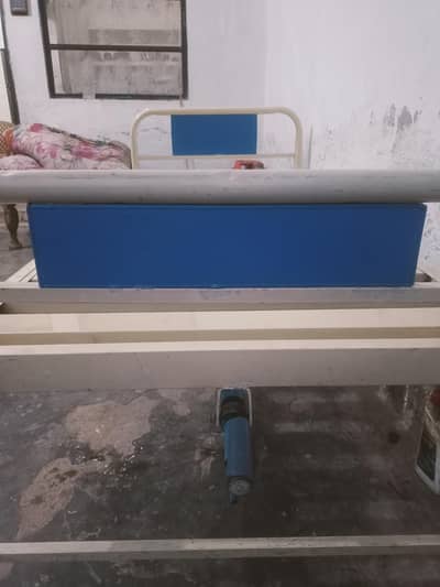Manual Adjustable Patient Iron Bed