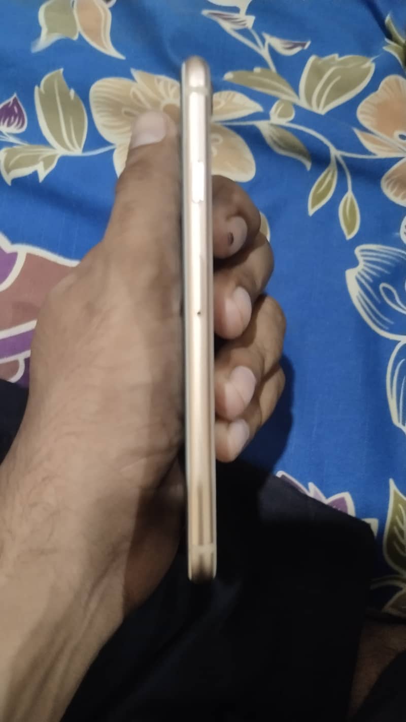 Apple iPhone 8 3