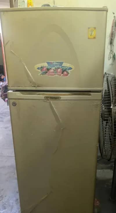 Dawlance Refrigerator – Medium Size | Excellent Working Condition