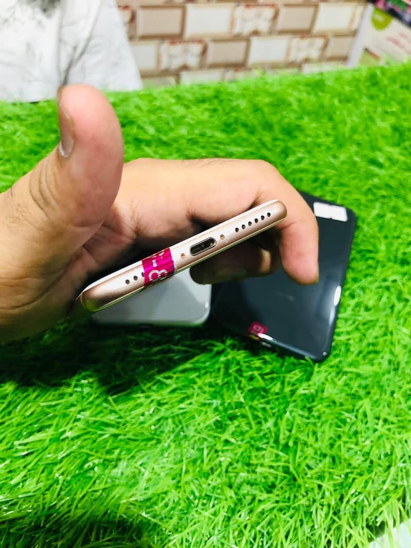 Apple iPhone 8 1