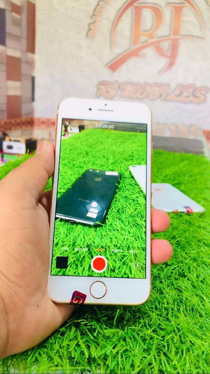 Apple iPhone 8 4