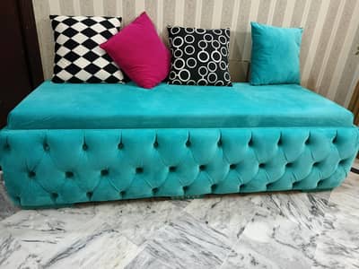 ​3 Seater Storage Couch (6 Feet)