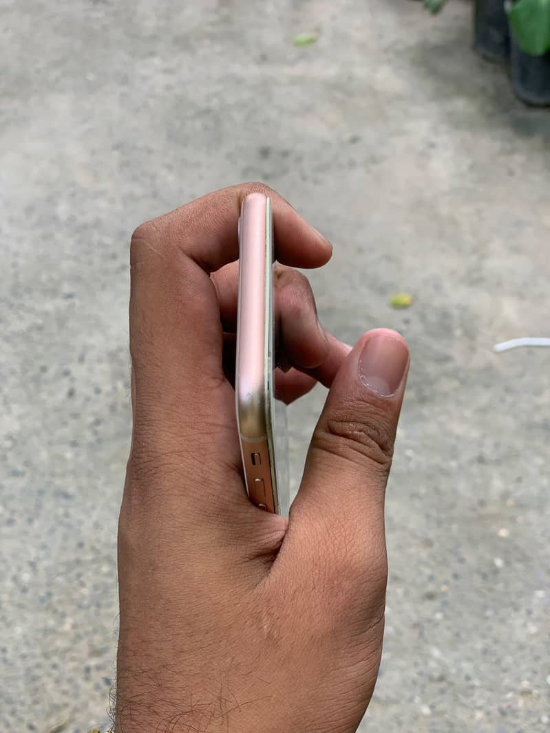 Apple iPhone 8 5