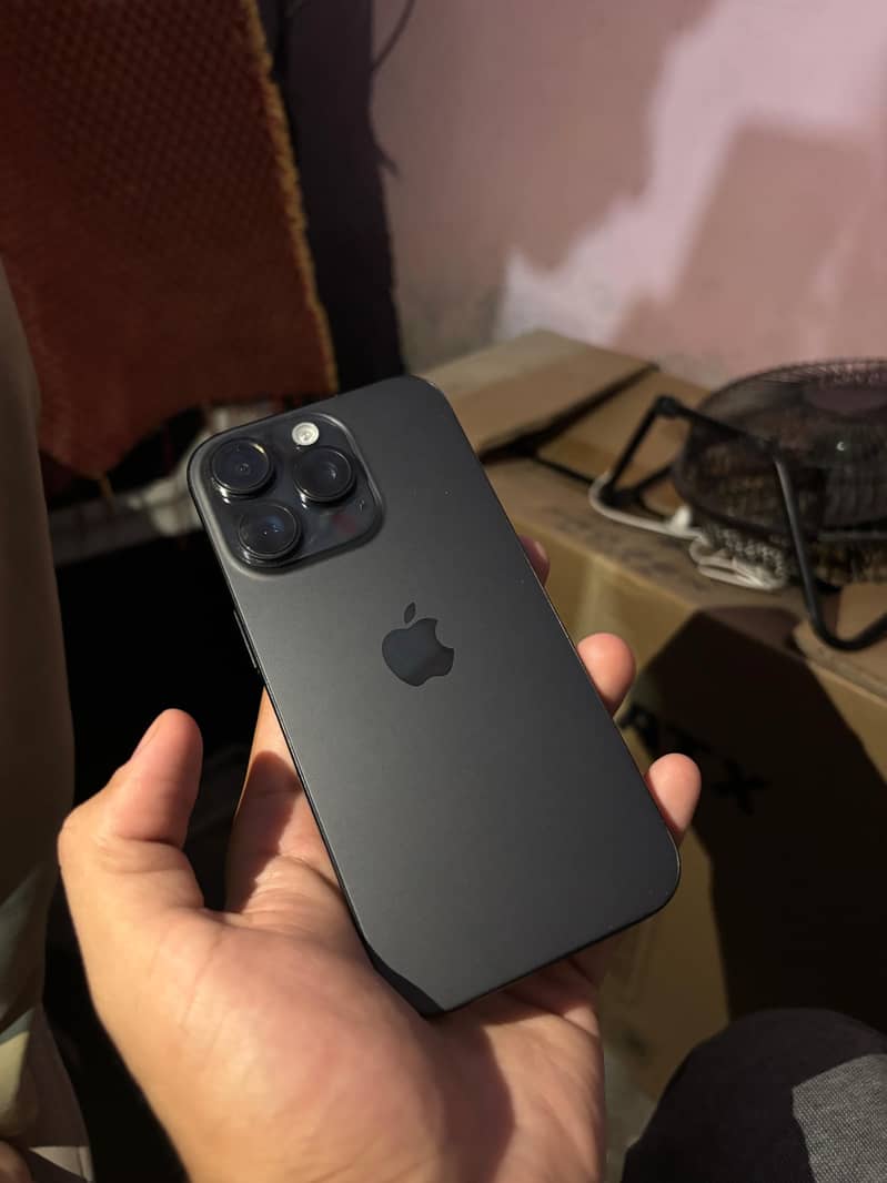 Apple iPhone 16 Pro 0