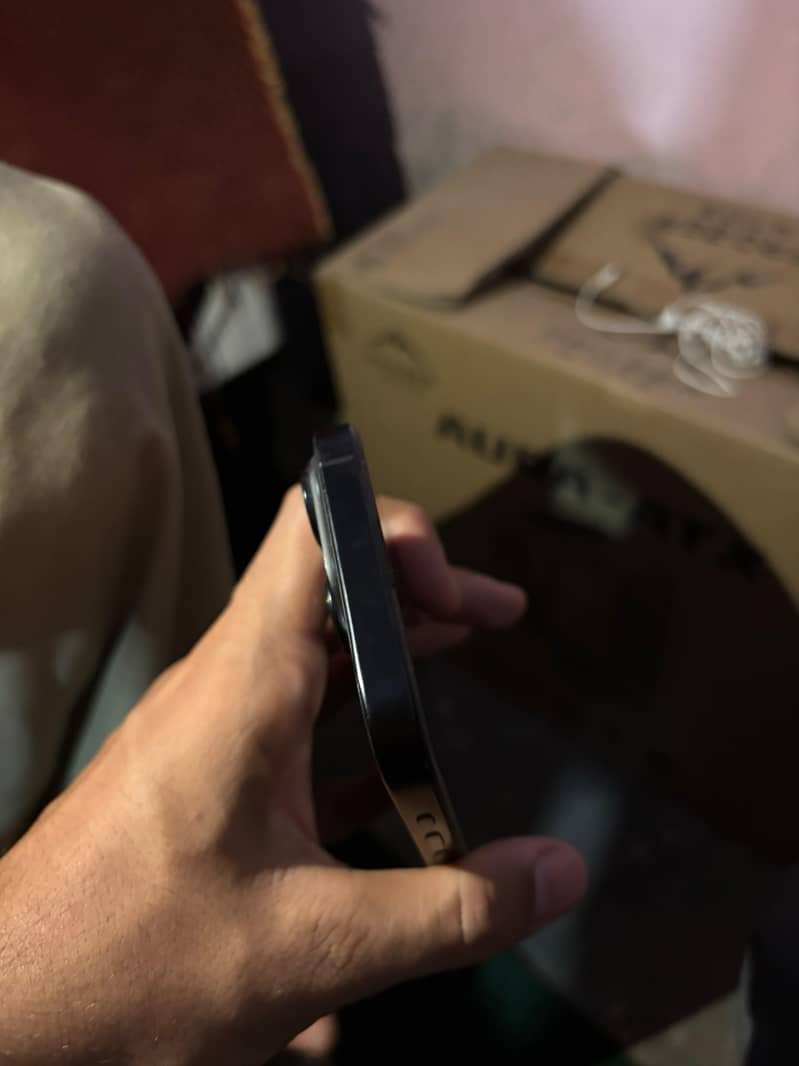 Apple iPhone 16 Pro 4