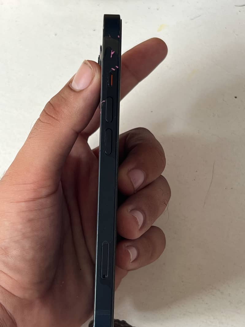 Apple iPhone 13 2