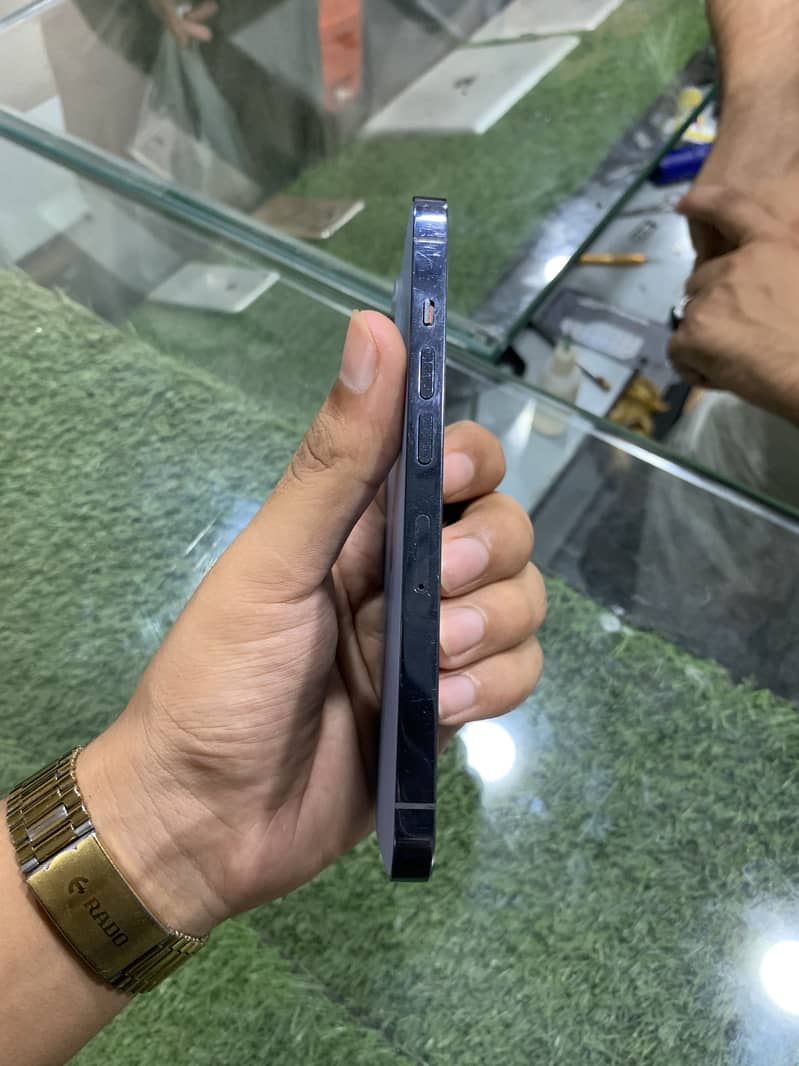 Apple iPhone 13 Pro 4